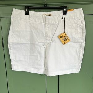 NWT HYBRID & COMPANY white Bermuda shorts